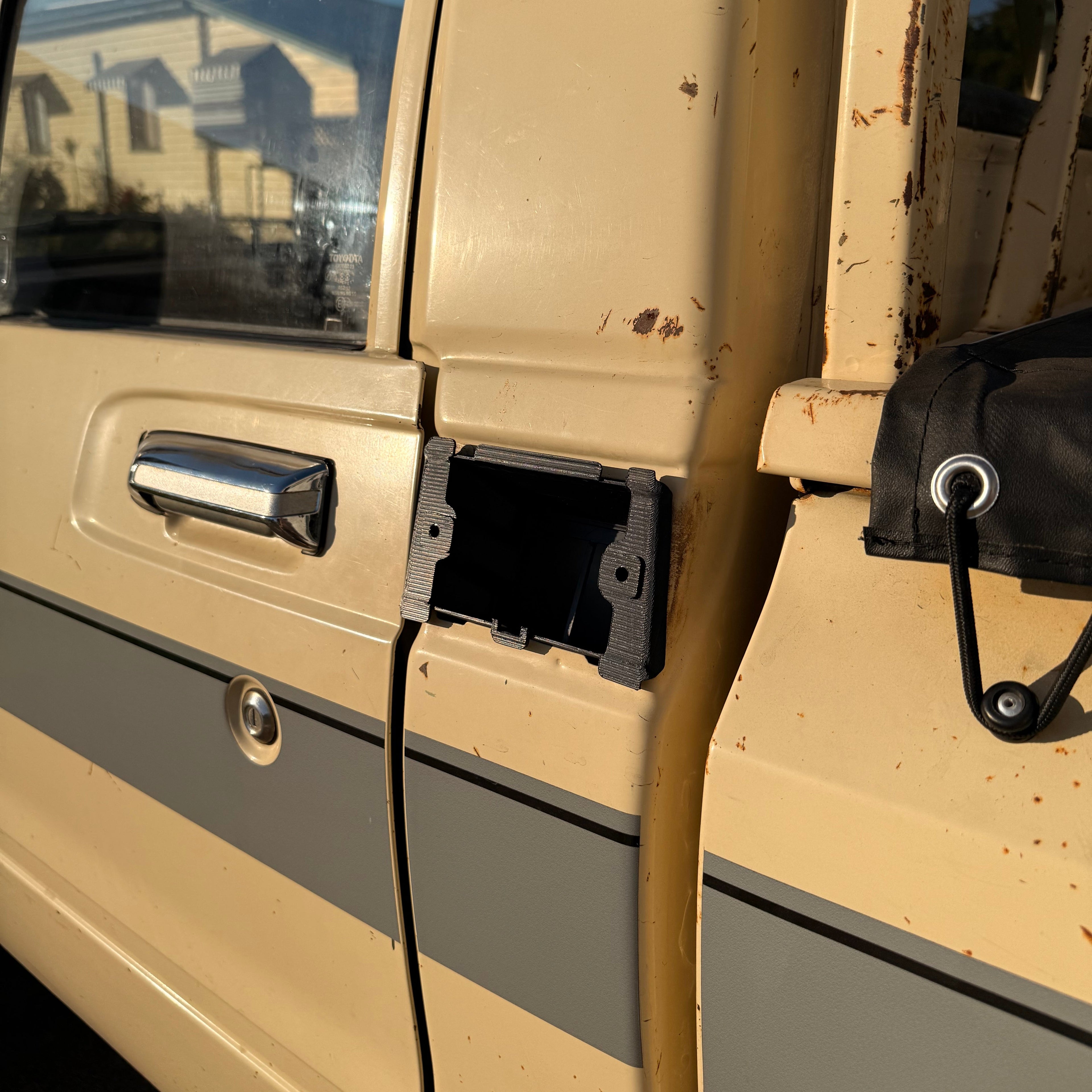 Hilux vent (INTERNAL) 1978 - 1983 RN/LN 4x4 (PAIR)
